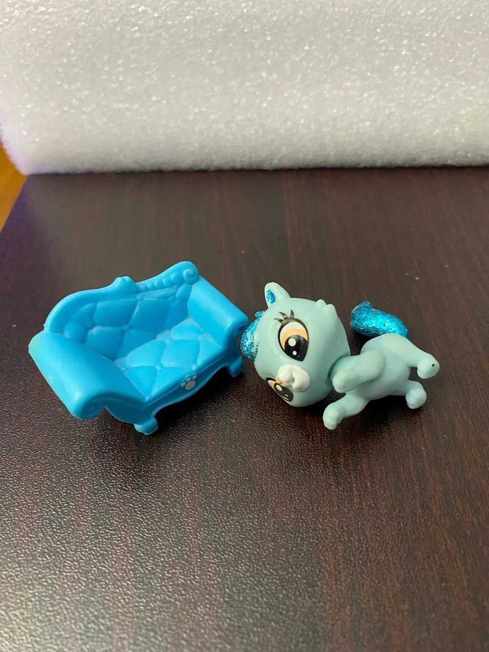 Littlest Pet Shop Blue Glitter Kitten on Bright Blue Chair